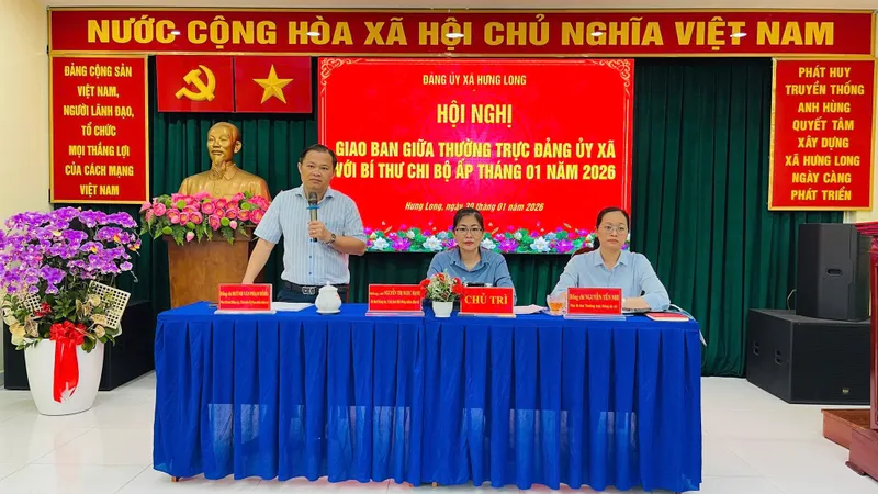 Thường trực Đảng ủy xã Hưng Long chủ trì Hội nghị giao ban định kỳ tháng 1-2026