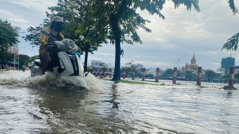Triều cường sông Hậu bất ngờ dâng cao