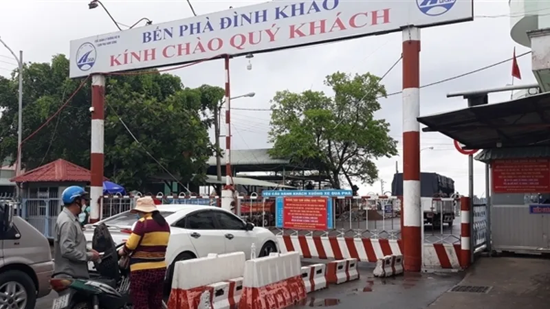 Vĩnh Long: Phà Đình Khao sẽ tạm dừng hoạt động để thay phao nổi