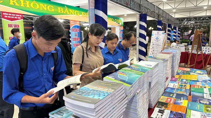 Khai mạc Ngày Sách và Văn hóa đọc tỉnh Đồng Tháp và tỉnh Vĩnh Long