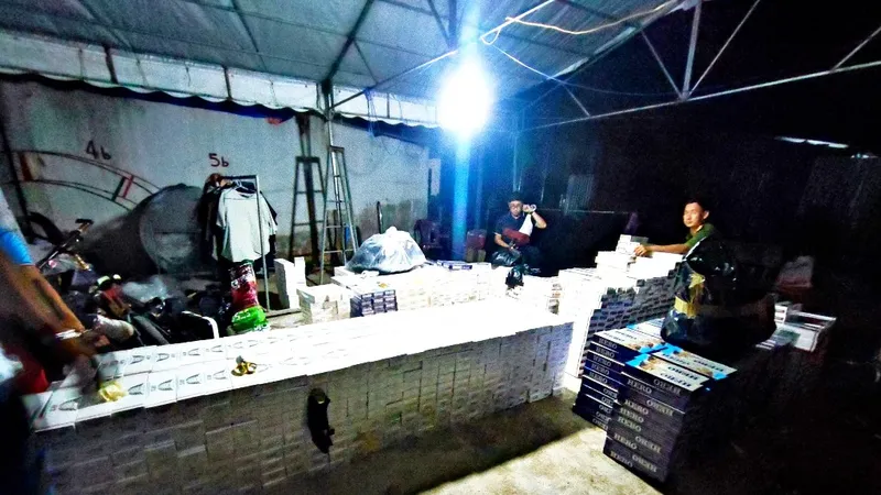 Phá nhanh vụ vận chuyển hơn 18.000 bao thuốc lá ngoại nhập lậu