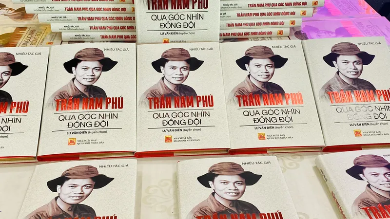 Ra mắt sách “Trần Nam Phú qua góc nhìn đồng đội” 