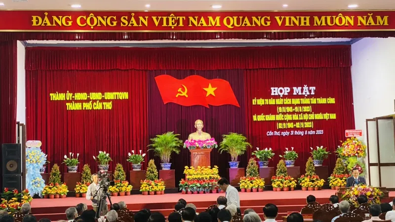 Quang cảnh buổi họp mặt 