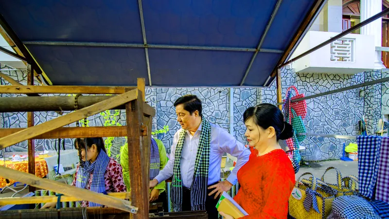 TP Cần Thơ: Du khách trải nghiệm làm nghệ nhân tại chương trình “Sắc xuân miệt vườn” 