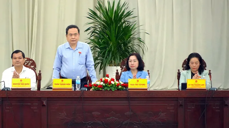 Chủ tịch Quốc hội Trần Thanh Mẫn tiếp xúc cử tri tại Hậu Giang