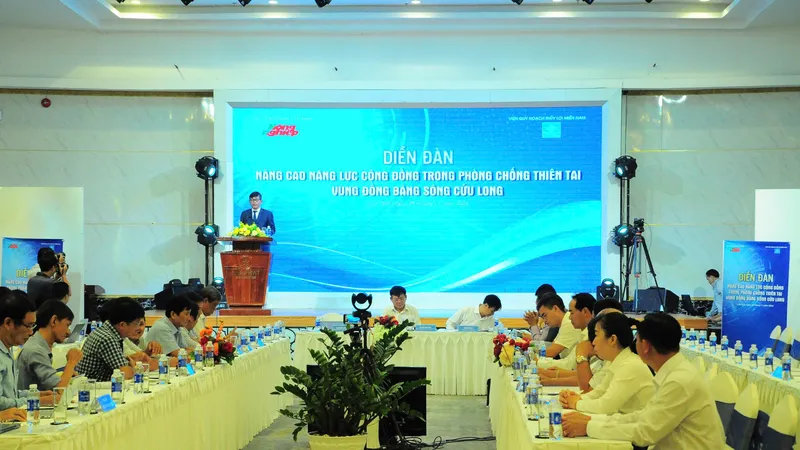 Quang cảnh diễn đàn