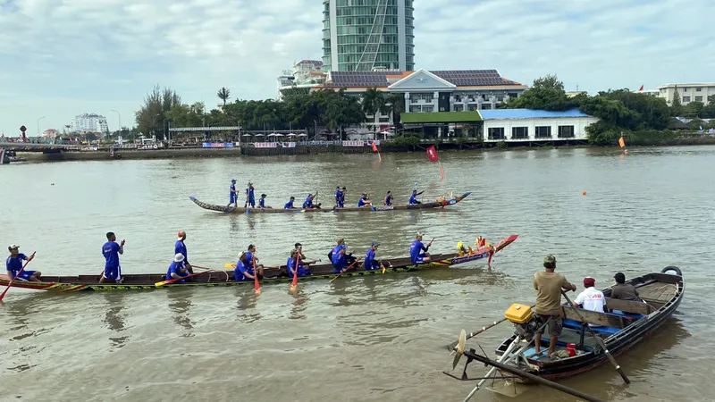 Sôi động Giải vô địch đua ghe Ngo TP Cần Thơ