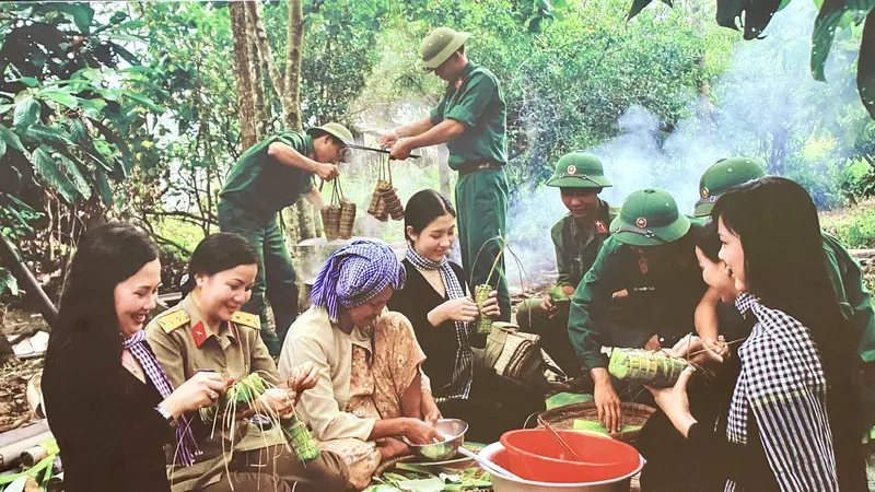 TP Cần Thơ: Trưng bày chuyên đề “80 năm vinh quang một chặng đường” và triển lãm ảnh “35 năm Ngày hội Quốc phòng toàn dân” 