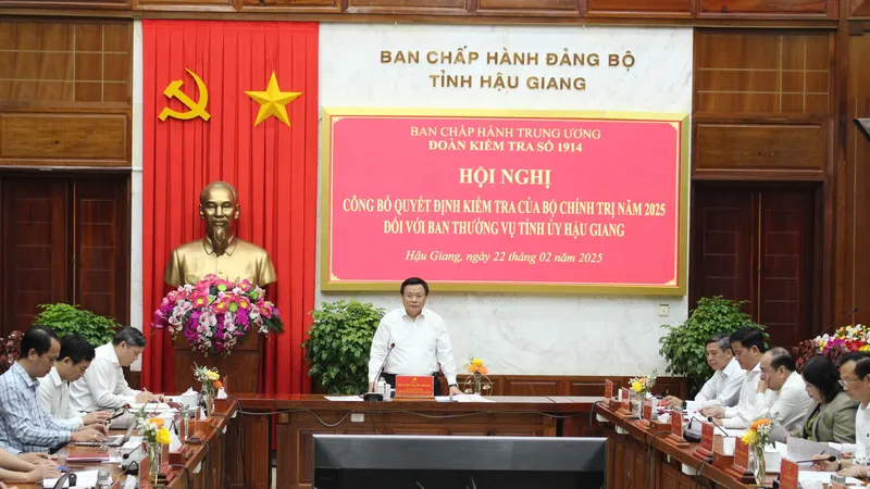 Đồng chí Nguyễn Xuân Thắng, Ủy viên Bộ Chính trị, Giám đốc Học viện Chính trị quốc gia Hồ Chí Minh phát biểu tại hội nghị