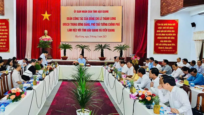 Quang cảnh buổi làm việc chiều 20-3