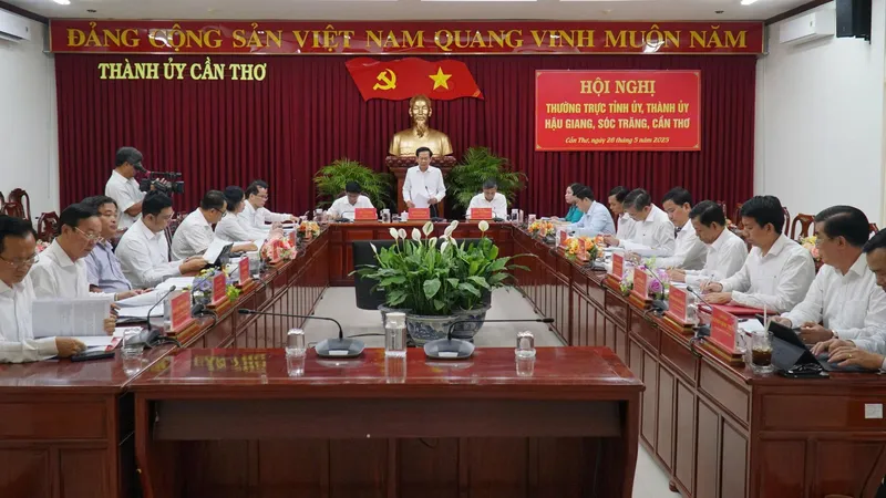 Quang cảnh buổi họp