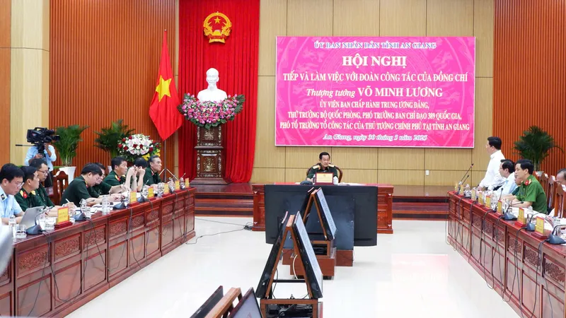 Quang cảnh buổi làm việc
