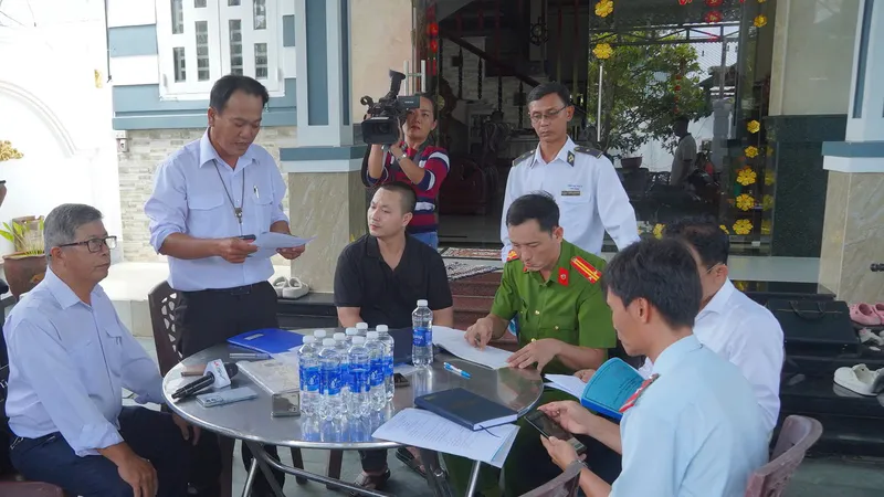 Đoàn công tác liên ngành tỉnh Hậu Giang kiểm tra tại cơ sở Dững - Nga (huyện Phụng Hiệp, tỉnh Hậu Giang)