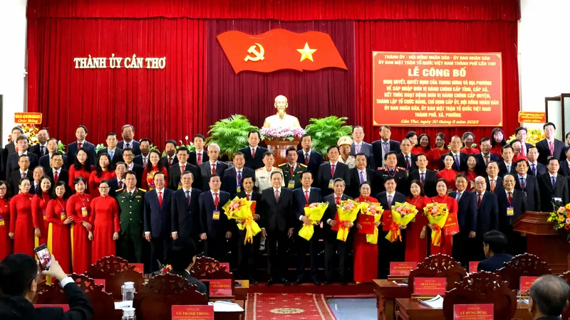 Chủ tịch Quốc hội Trần Thanh Mẫn và Ban Chấp hành Đảng bộ TP Cần Thơ (mới)
