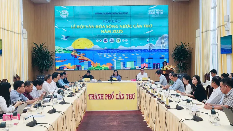 Quang cảnh buổi họp báo