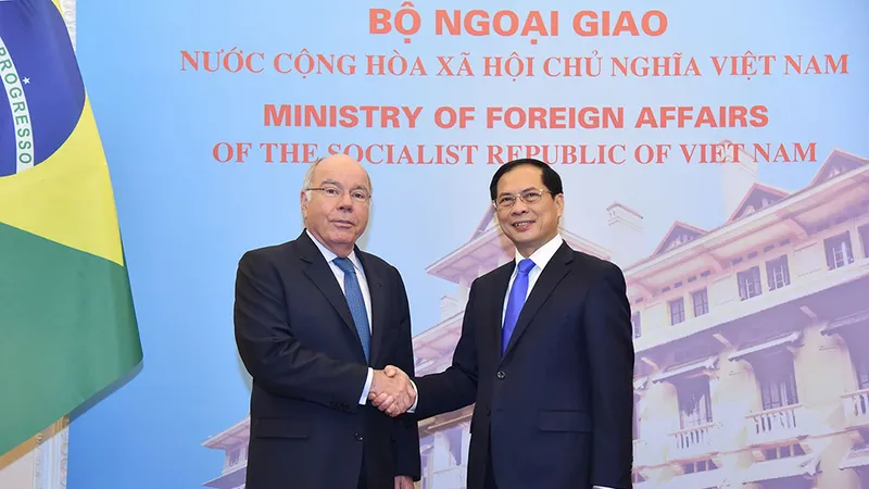 Bộ trưởng Ngoại giao Bùi Thanh Sơn tiếp Bộ trưởng Ngoại giao Brazil Mauro Vieira thăm Việt Nam