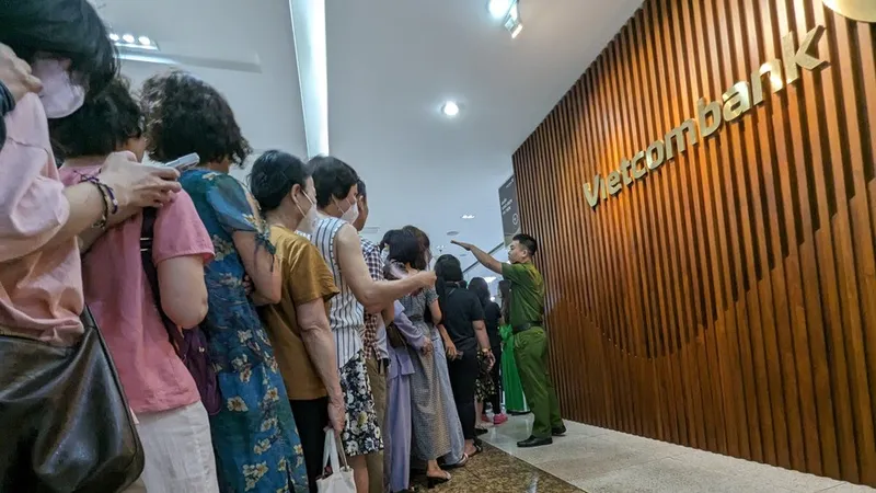 Giá thu mua vàng SJC về dưới 77 triệu đồng/lượng