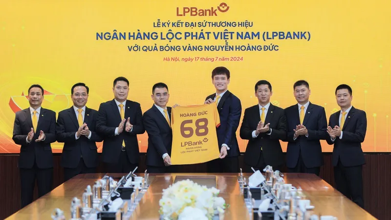 Quả bóng vàng Hoàng Đức được lựa chọn làm Đại sứ thương hiệu Ngân hàng Lộc Phát Việt Nam