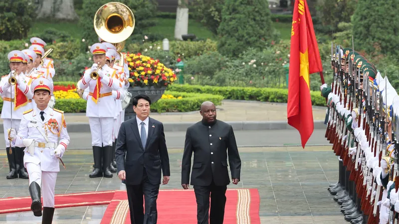 Chủ tịch nước Lương Cường chủ trì lễ đón và hội đàm với Tổng thống Burundi