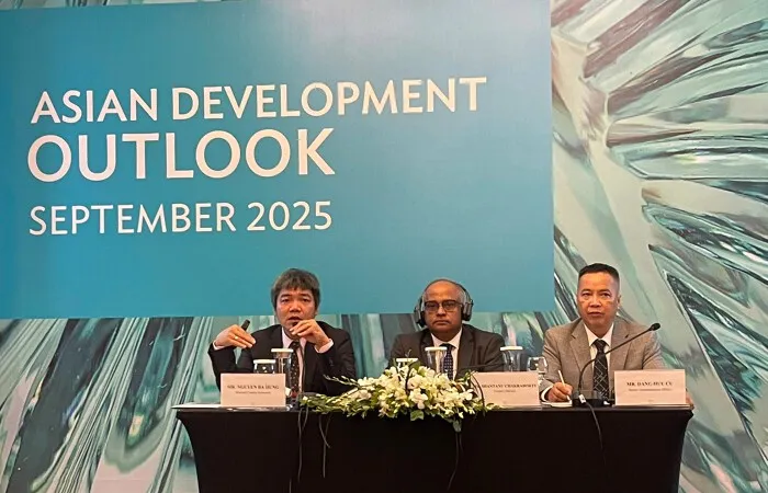 ADB nâng dự báo tăng trưởng kinh tế Việt Nam lên 6,7%