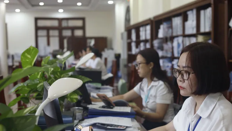 Đến giữa tháng 10, thu cân đối đạt hơn 2 triệu tỷ đồng, vượt 2,4% dự toán