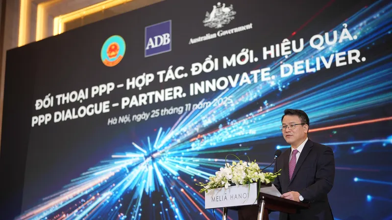 Thứ trưởng Bộ Tài chính Trần Quốc Phương phát biểu tại sự kiện, ngày 25-11. Ảnh: LƯU THỦY