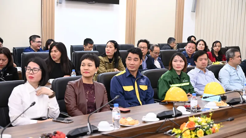 Trao tặng 30.000 phần quà cho công nhân 
