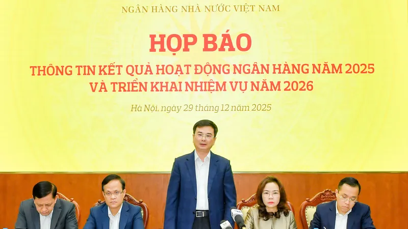 Phó Thống đốc NHNN Phạm Thanh Hà chủ trì buổi họp báo. Ảnh: NHNN