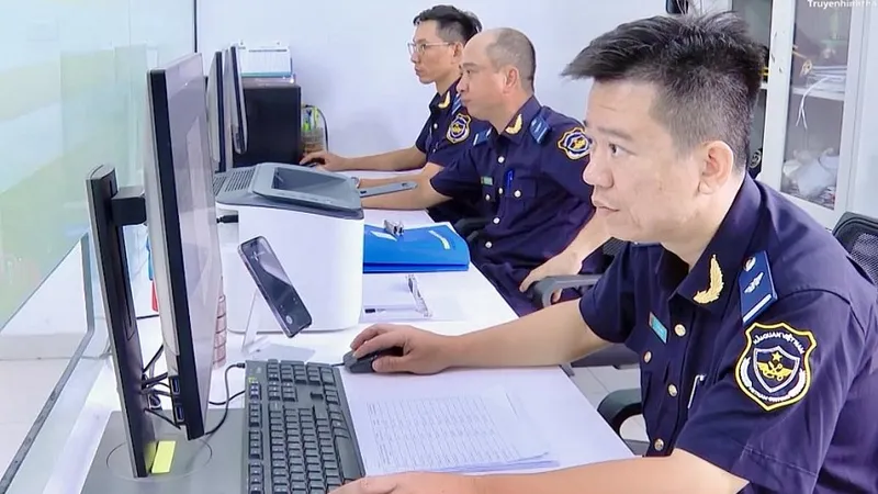 Cục Hải quan yêu cầu toàn ngành trực 24/7 để giải quyết hàng hóa ùn ứ