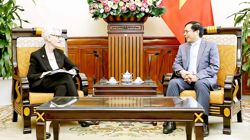 Bộ trưởng Bộ Ngoại giao Bùi Thanh Sơn tiếp Thứ trưởng thứ nhất Bộ Ngoại giao Hoa Kỳ Wendy Sherman Ảnh: TTXVN