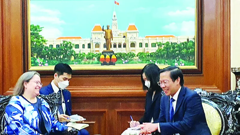Chủ tịch UBND TPHCM Phan Văn Mãi tiếp Tổng Lãnh sự Hoa Kỳ Marie Damour
