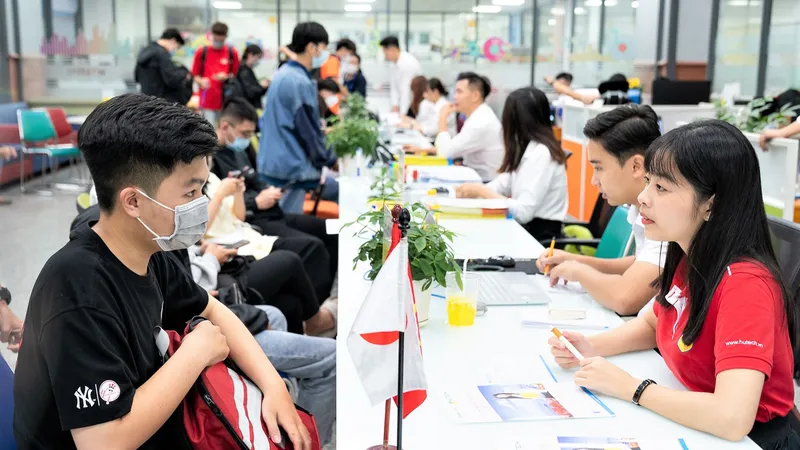 Thí sinh đăng ký xét tuyển bằng điểm học bạ THPT vào Trường ĐH Công nghệ TPHCM