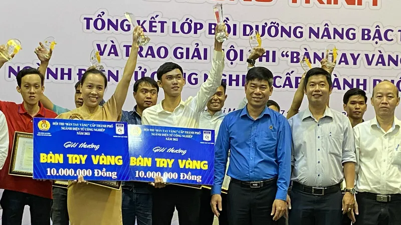Trao 2 giải “Bàn tay vàng” cấp thành phố