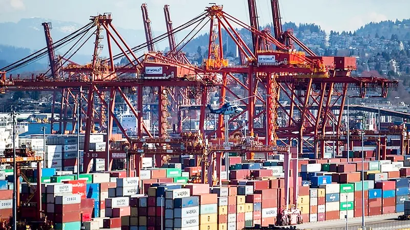 Cảng vận chuyển hàng hóa Vancouver (Canada)