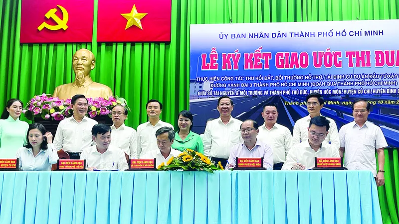 Chủ tịch UBND TPHCM Phan Văn Mãi chứng kiến lễ kết kết
