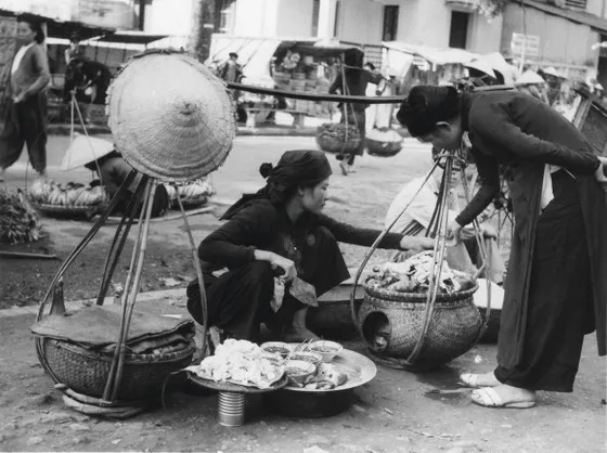 Triển lãm “Gánh hàng rong”