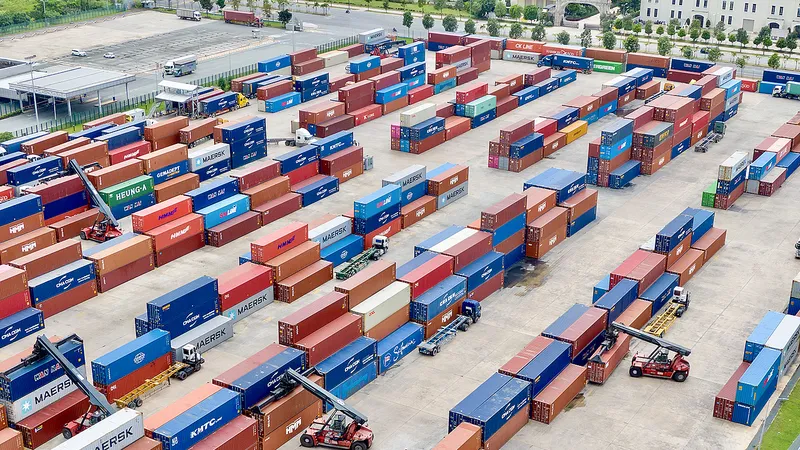 Kho hàng tại Khu Công nghệ cao TPHCM. Ảnh: HOÀNG HÙNG