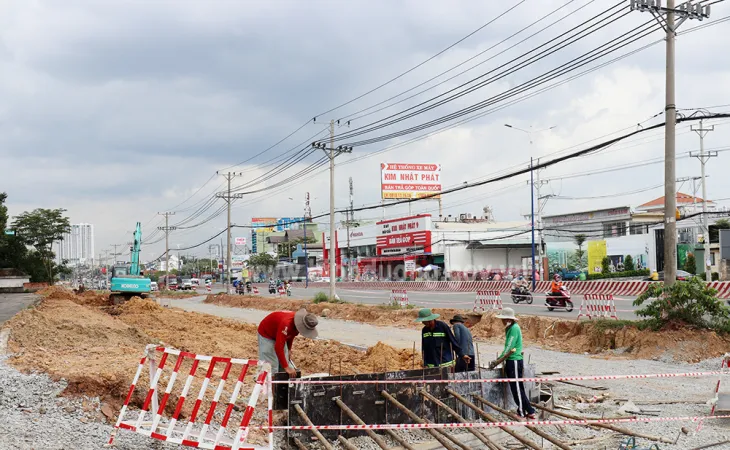 Đẩy nhanh giải phóng mặt bằng dự án mở rộng quốc lộ 13 qua Bình Dương