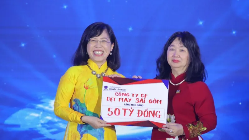Doanh nghiệp tặng 50 tỷ đồng vào Quỹ học bổng cho sinh viên Trường ĐH Nguyễn Tất Thành