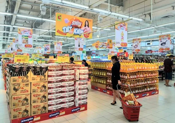 Chợ tăng giá, siêu thị khuyến mãi “kìm giá”