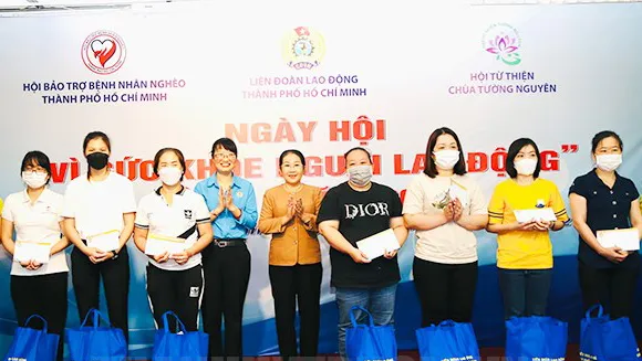 Nhiều hoạt động chăm lo tết cho công nhân