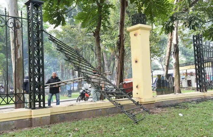 Hà Nội: Tháo dỡ hàng rào Công viên Thống Nhất 