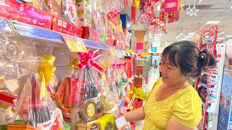 Hàng hóa sẵn sàng trên kệ chờ đón khách hàng
