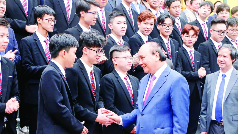 Chủ tịch nước Nguyễn Xuân Phúc gặp mặt, chúc mừng các học sinh đoạt giải Olympic, Khoa học kỹ thuật quốc tế năm 2022
