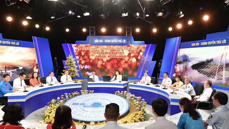Chương trình “Dân hỏi - Chính quyền trả lời” với chủ đề “Xuân Quý Mão 2023: An vui - Nghĩa tình”. Ảnh: VIỆT DŨNG