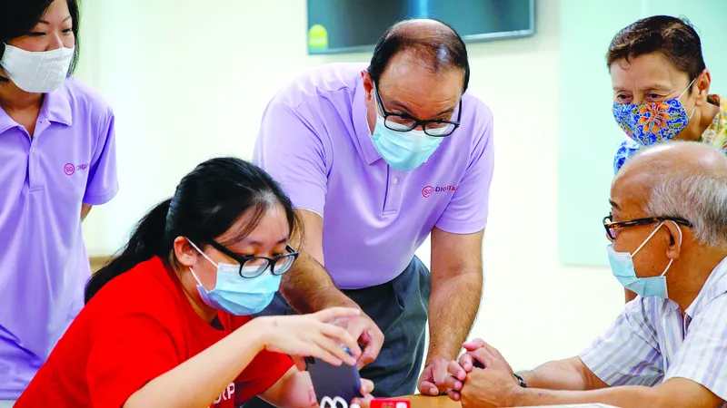 Một khóa hướng dẫn thuộc chương trình Seniors Go Digital ở Singapore