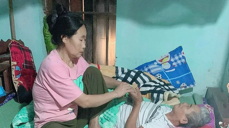Chồng thoi thóp, con trai ngây dại 
