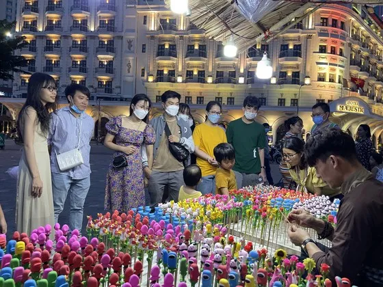 Những bước chạy “khởi động” kinh tế đêm