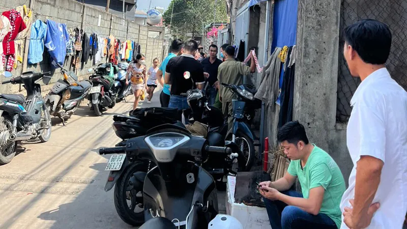 Đồng Nai: Kẻ lạ đổ xăng đốt phòng trọ, 3 người trong gia đình bị bỏng nặng