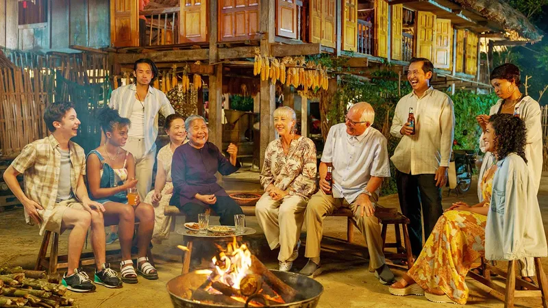 Nhiều phong tục tập quán Việt được tái hiện trong A Tourist’s Guide to Love. Ảnh: Netflix